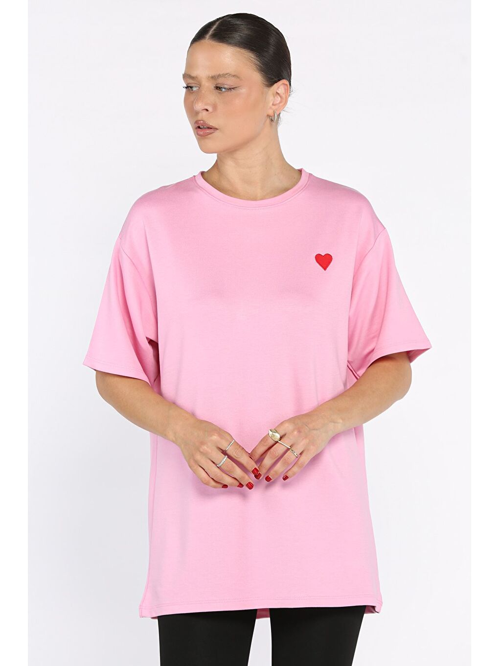 Pembe Kadın Bisiklet Yaka Kalp Nakışlı Salaş Tişört-1