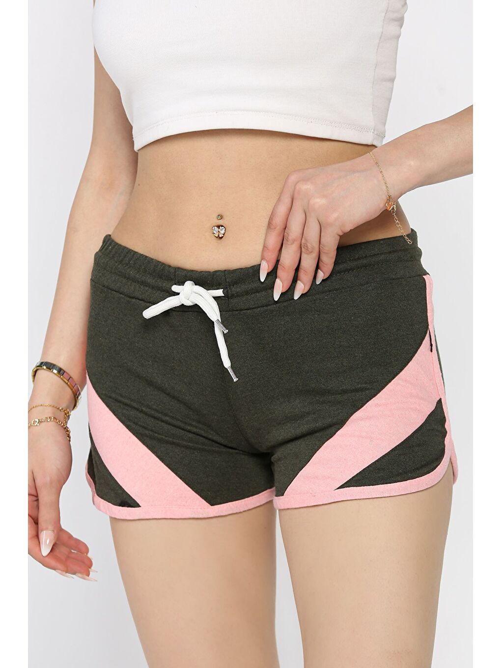 Haki Biyeli Kadın Baskılı Mini Şort-1