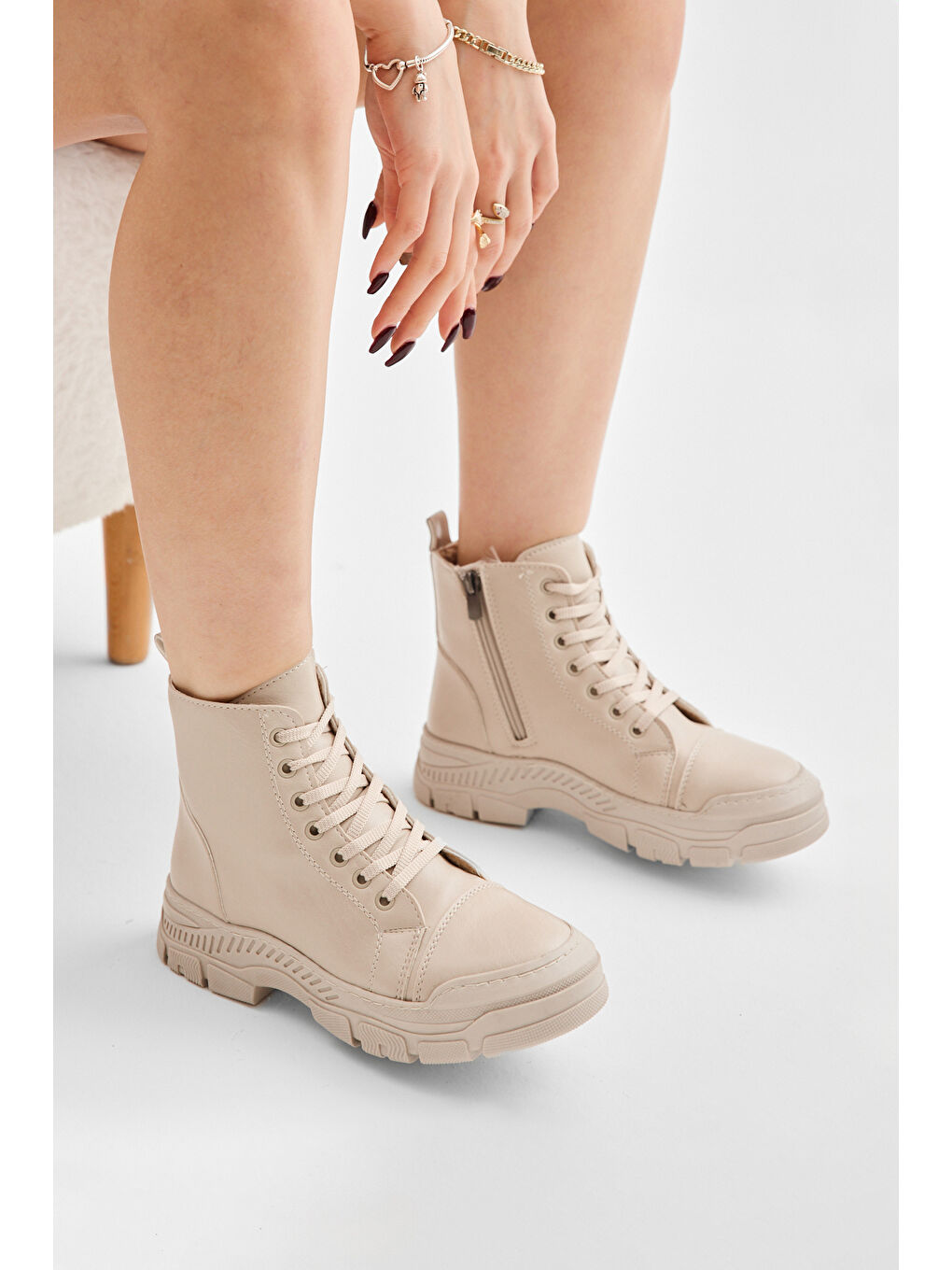 Kadın Bej Kalın Termo Taban Bağcıklı ve Fermuarlı Günlük Bot-1