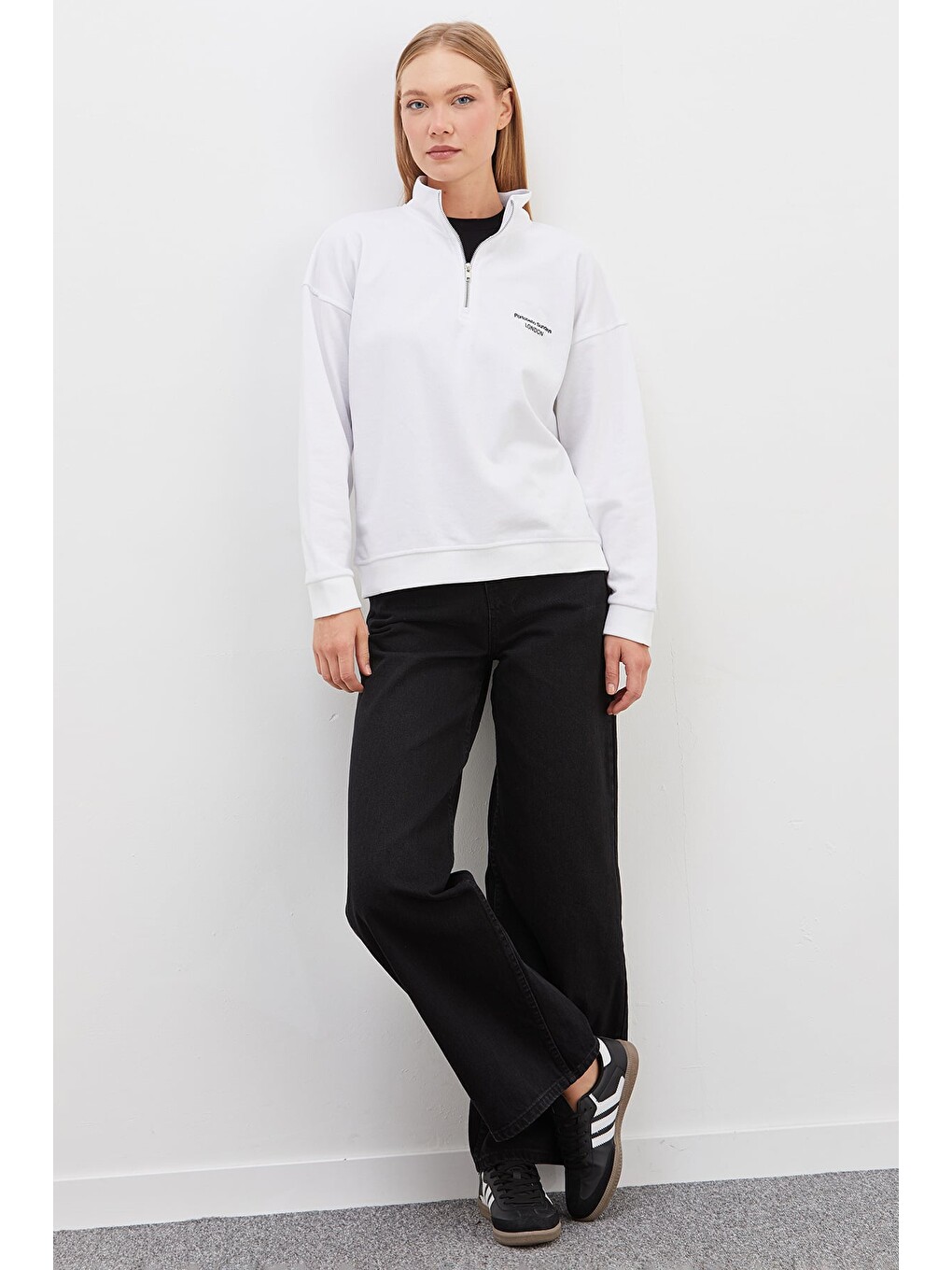 Beyaz 3 İplik London Baskılı Yarım Fermuarlı Sweatshirt-4