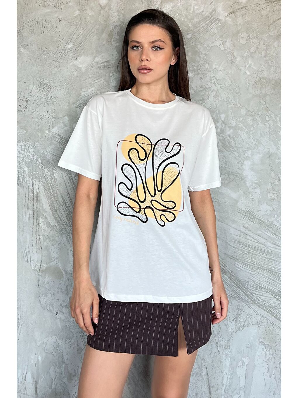 Ekru Kadın Taşlı Baskılı Bisiklet Yaka Tişört-1