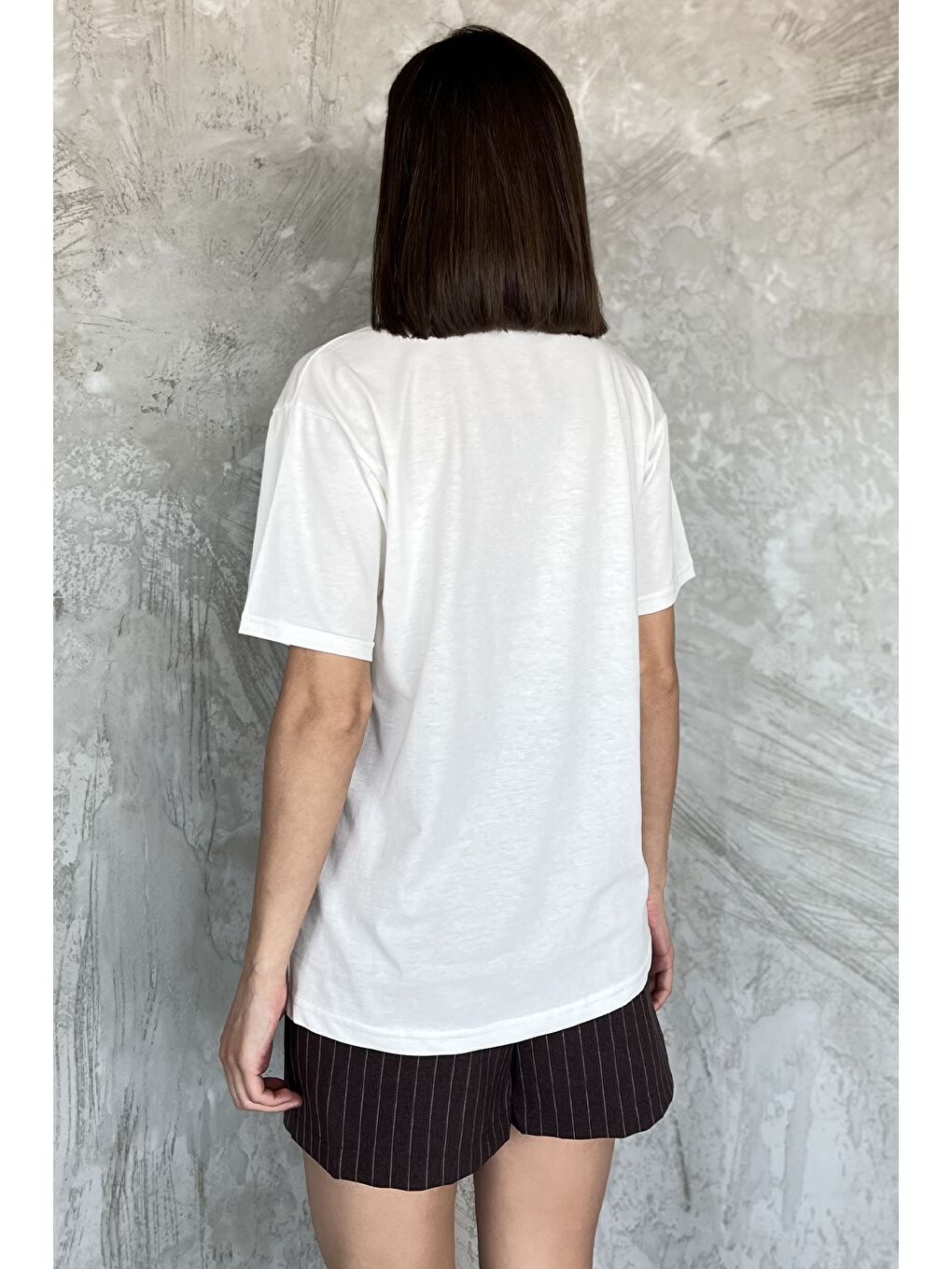 Ekru Kadın Taşlı Baskılı Bisiklet Yaka Tişört-2