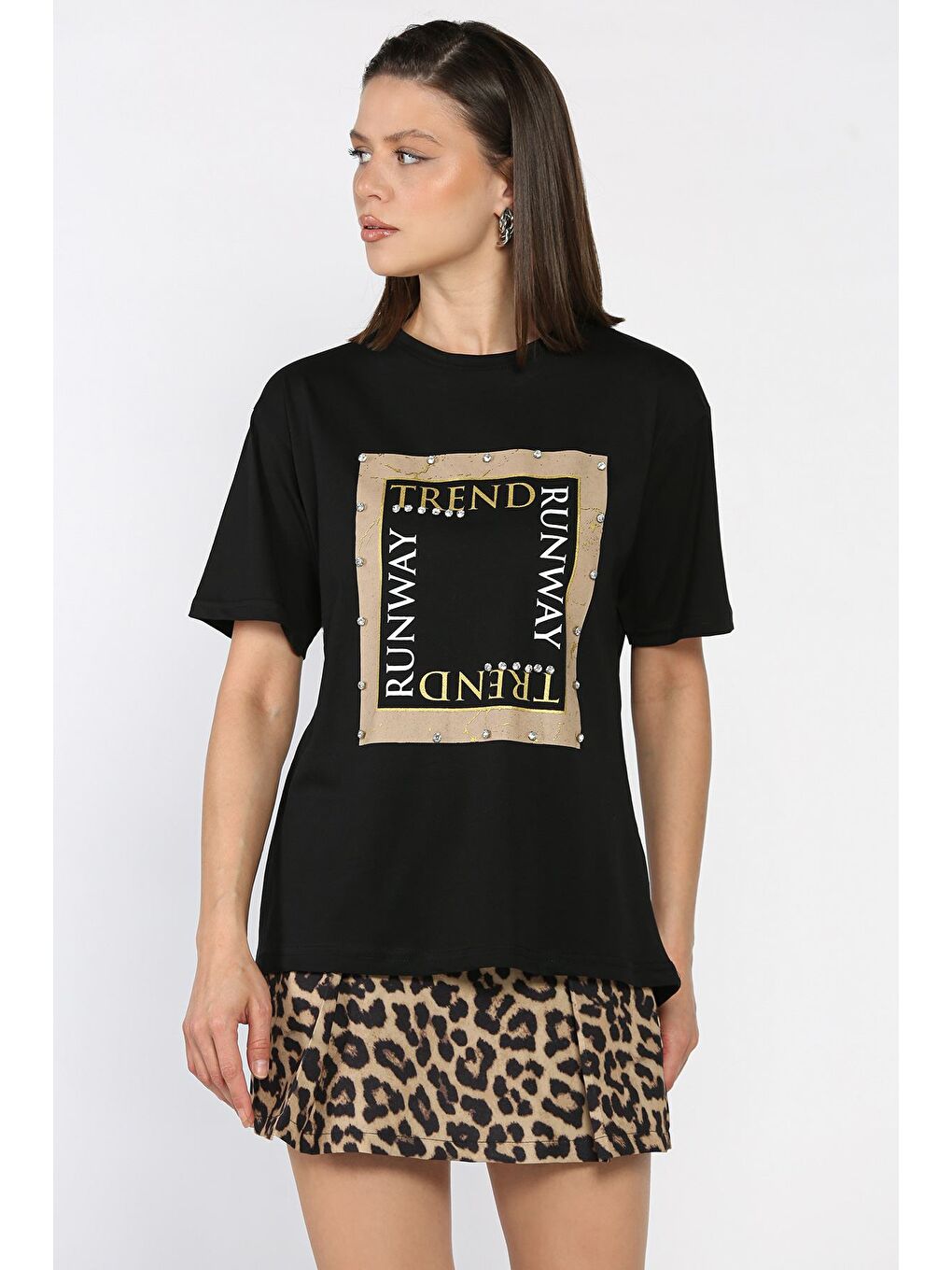 Siyah Kadın Bisiklet Yaka Baskılı Taşlı Tişört-1