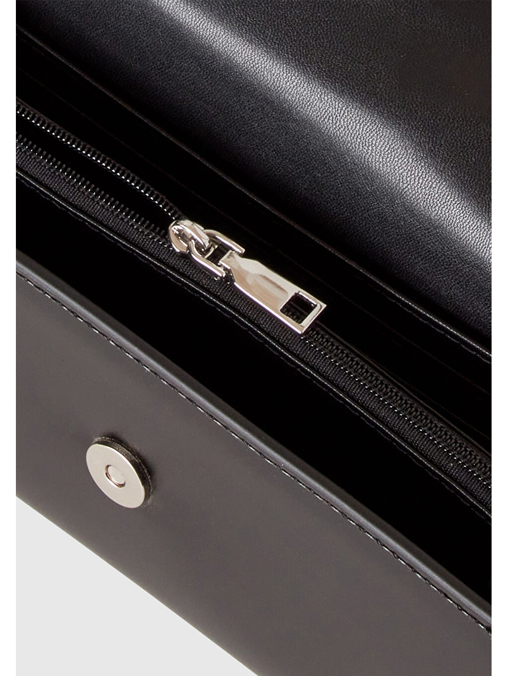 Kadın Siyah Logolu Metal Plaketli Çıtçıtlı Dikdörtgen Cüzdan-2