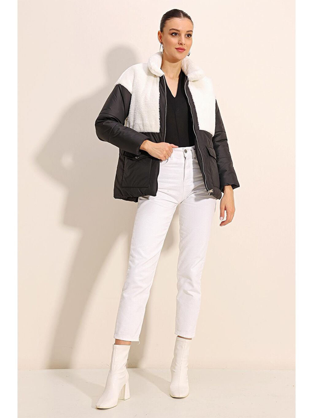 5179 Suni Kürk Detaylı Şişme Mont - Beyaz-1