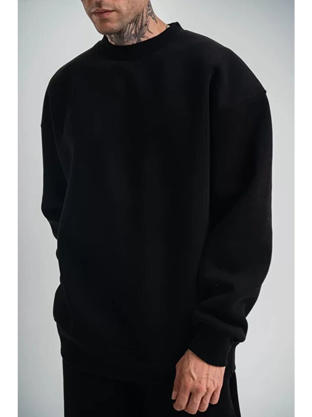 Uzun Kol Bisiklet Yaka Basic Sweatshirt - Siyah