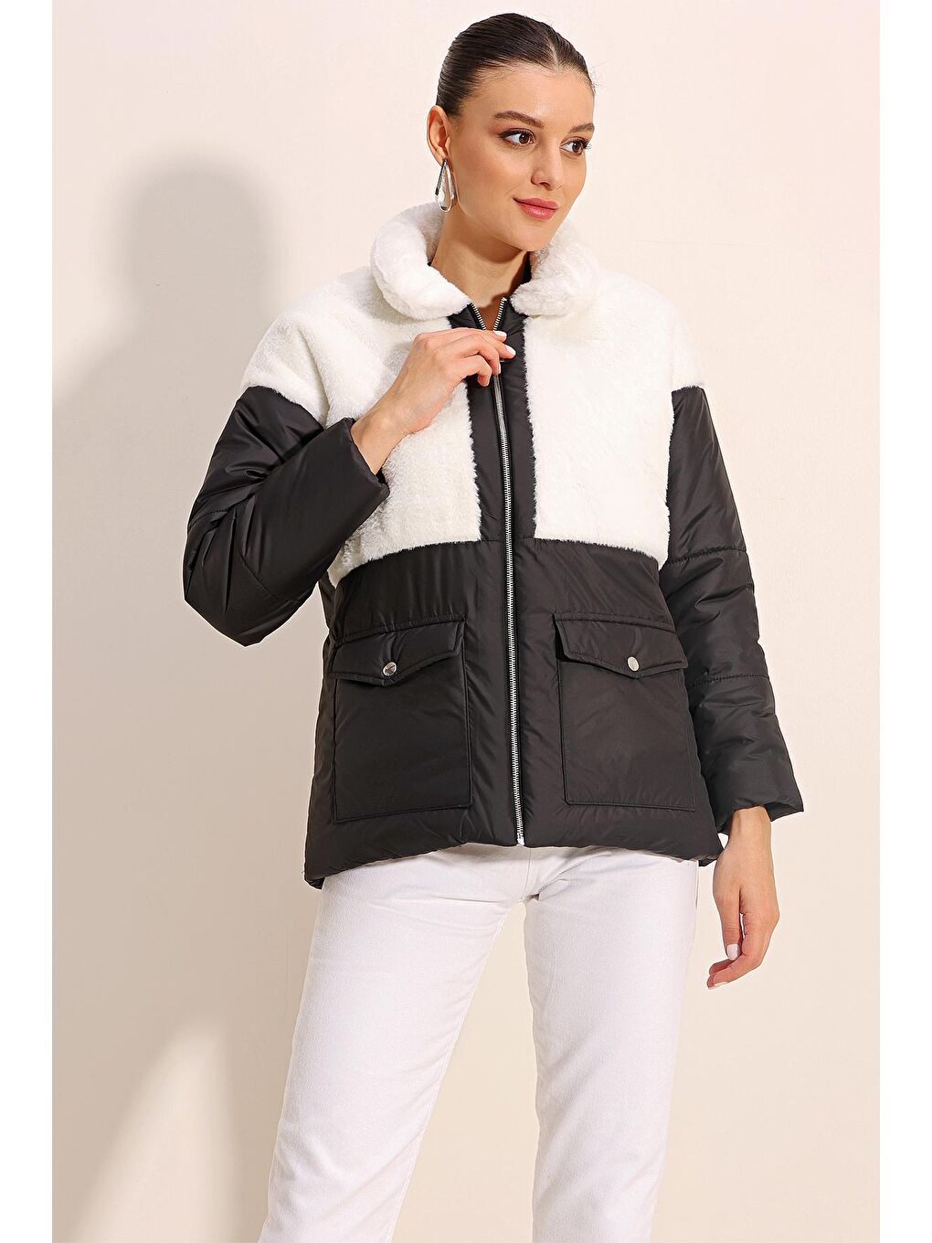 5179 Suni Kürk Detaylı Şişme Mont - Beyaz-4