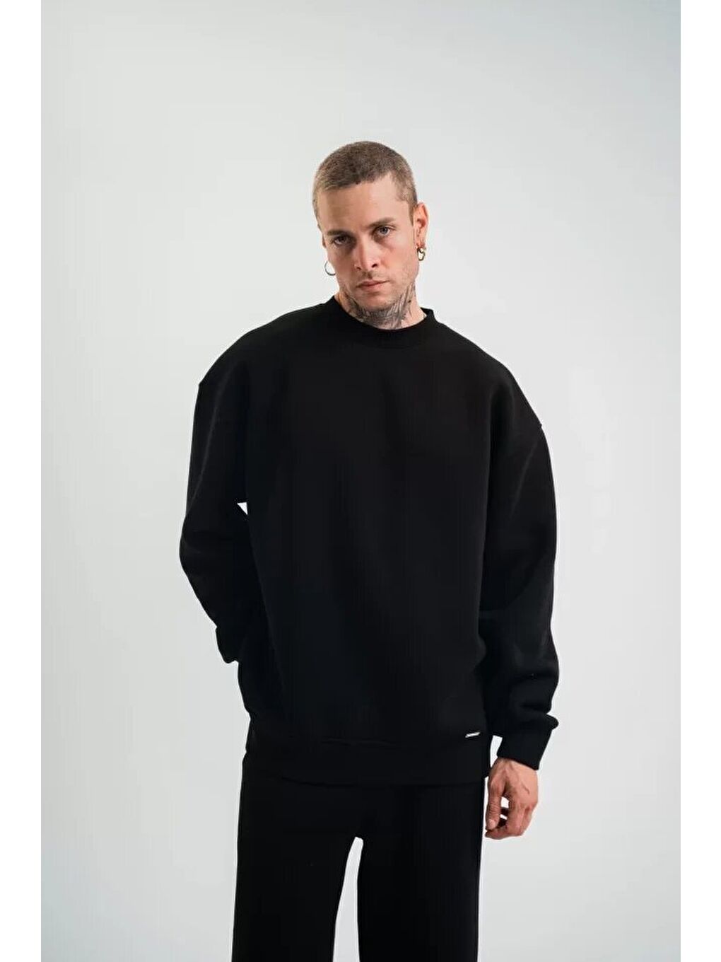 Uzun Kol Bisiklet Yaka Basic Sweatshirt - Siyah-1