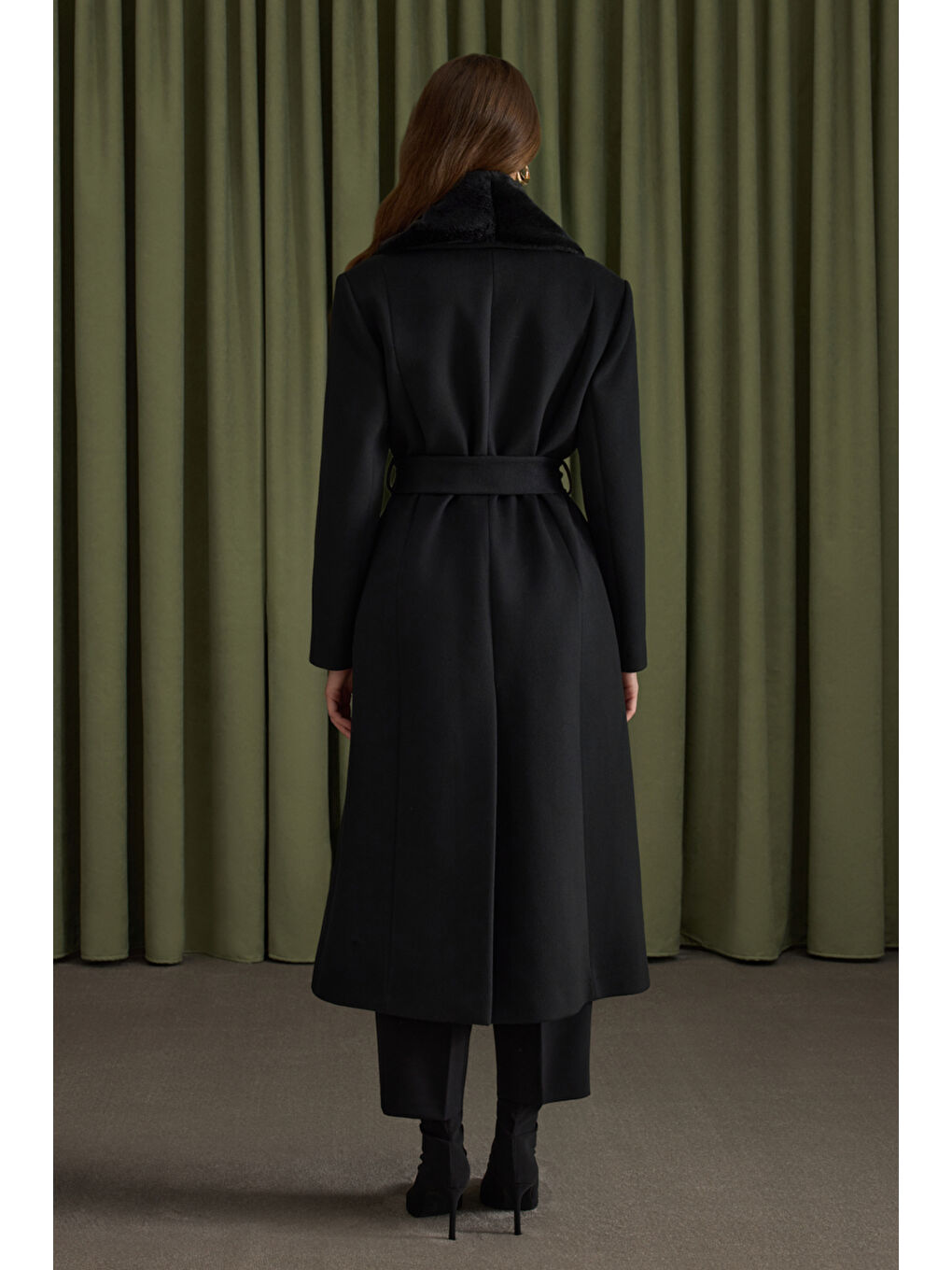 Siyah Seyyar Kürk Yakalı Manto-4