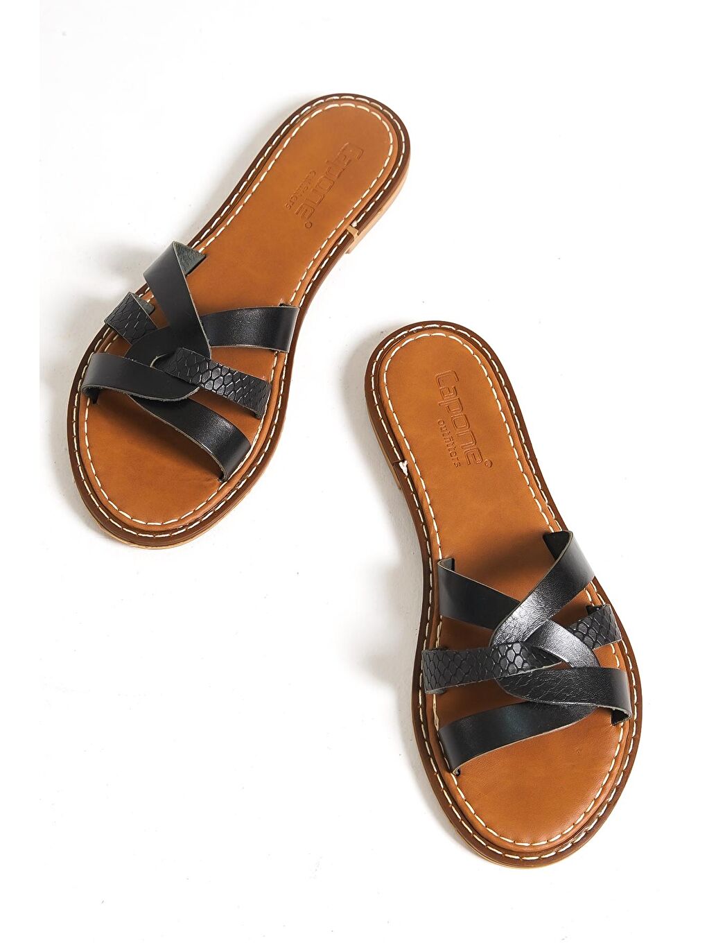 Siyah Deri Kadın Terlik