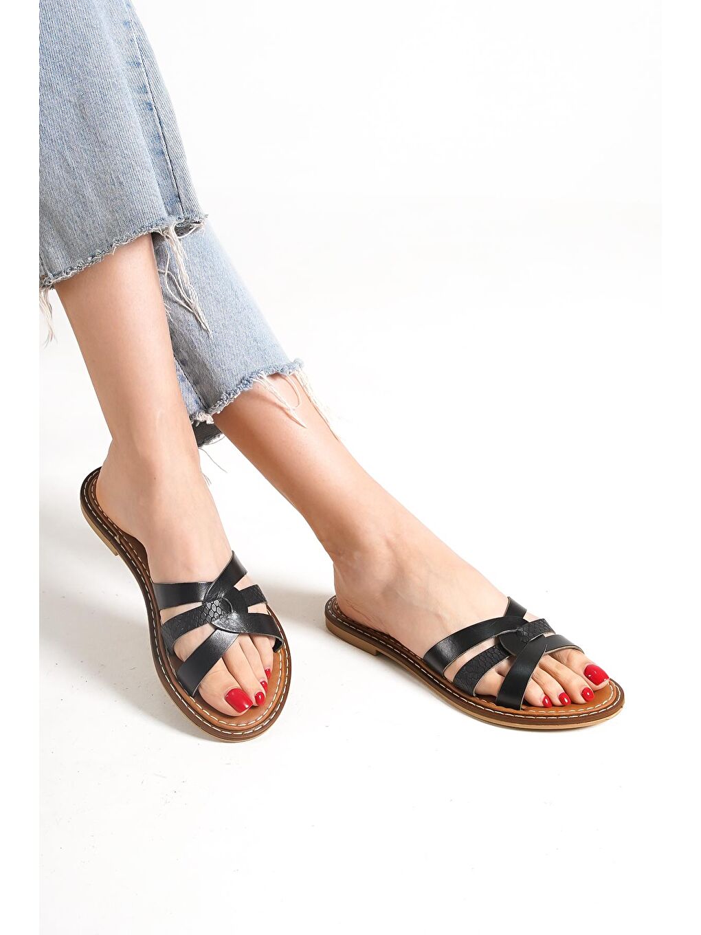 Siyah Deri Kadın Terlik-4