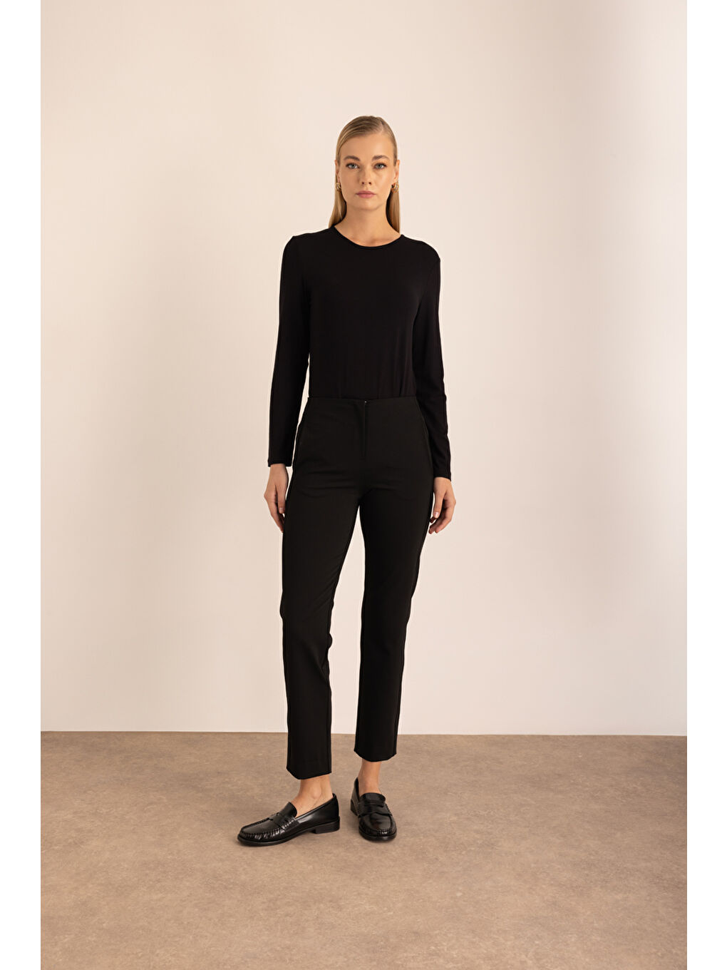 Siyah Yüksek Bel Dar Form Pantolon