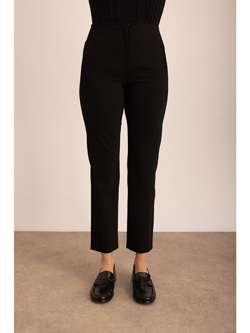 Siyah Yüksek Bel Dar Form Pantolon-1