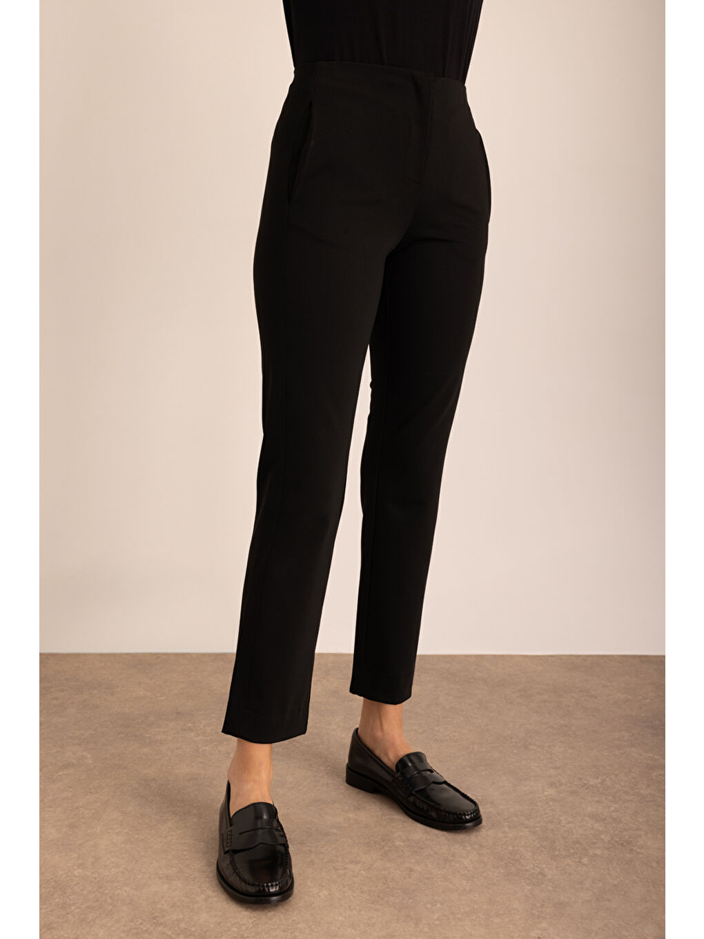 Siyah Yüksek Bel Dar Form Pantolon-3