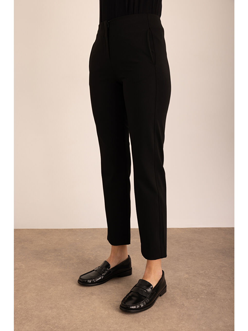 Siyah Yüksek Bel Dar Form Pantolon-4