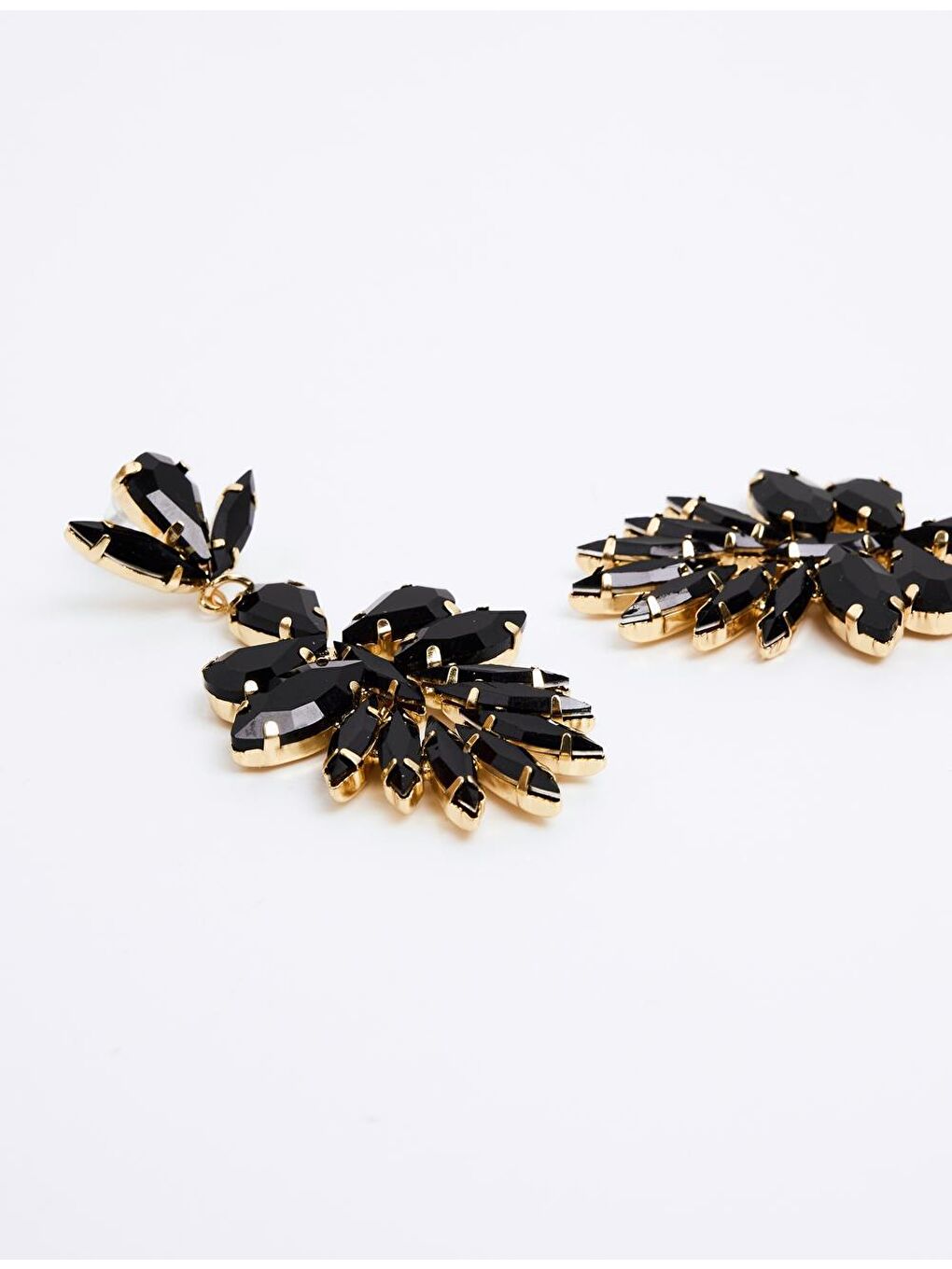 Siyah Kristal Taşlı Figürlü Küpe-1