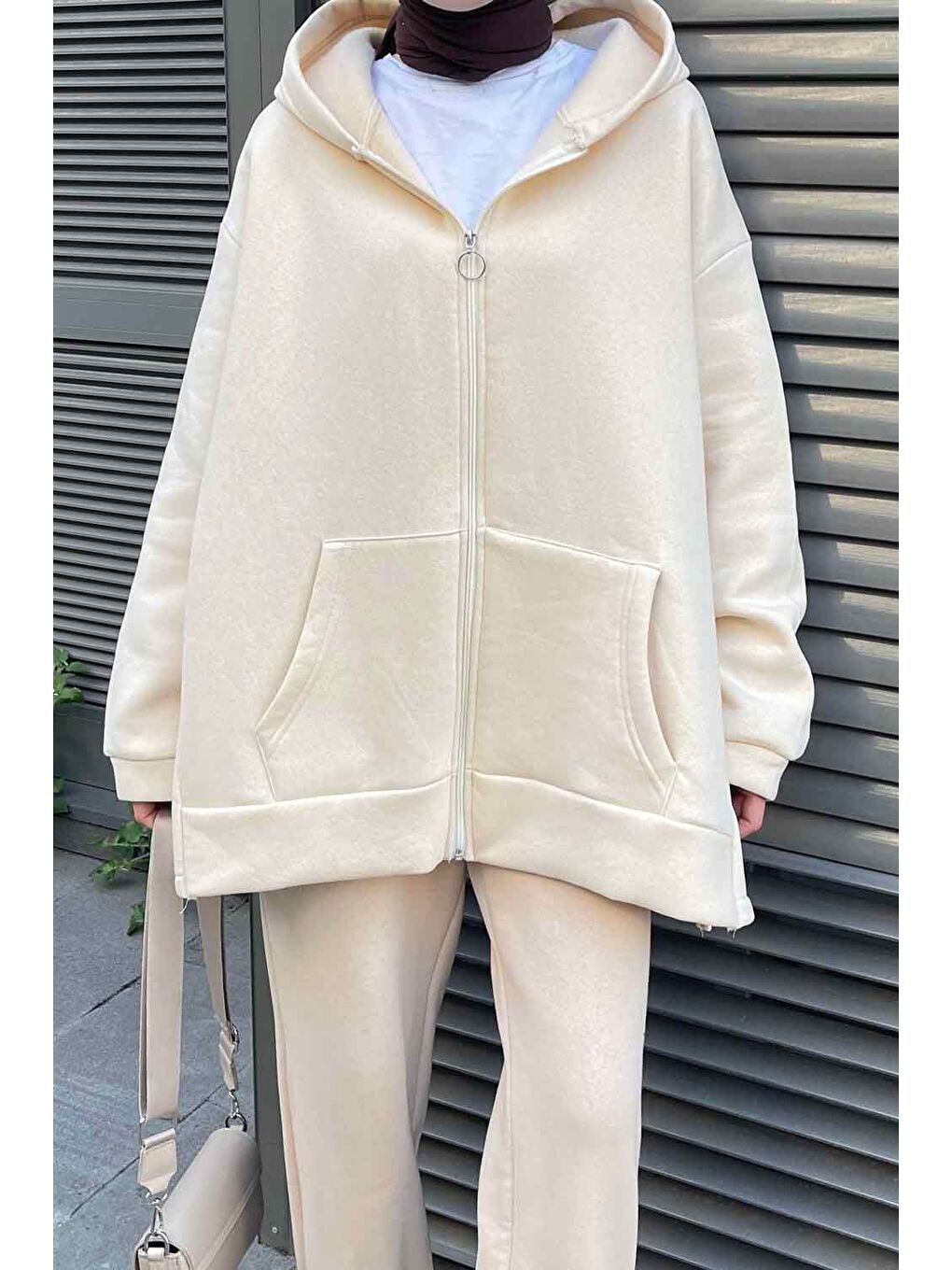 Ekru Önü Fermuarlı Yan Yırtmaçlı Üç Iplik Sweat Hırka Krem-3