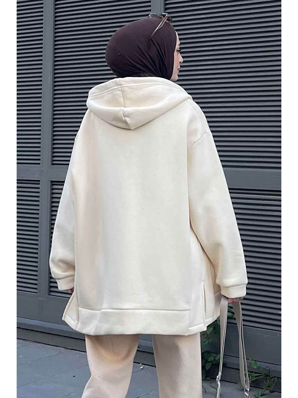Ekru Önü Fermuarlı Yan Yırtmaçlı Üç Iplik Sweat Hırka Krem-4