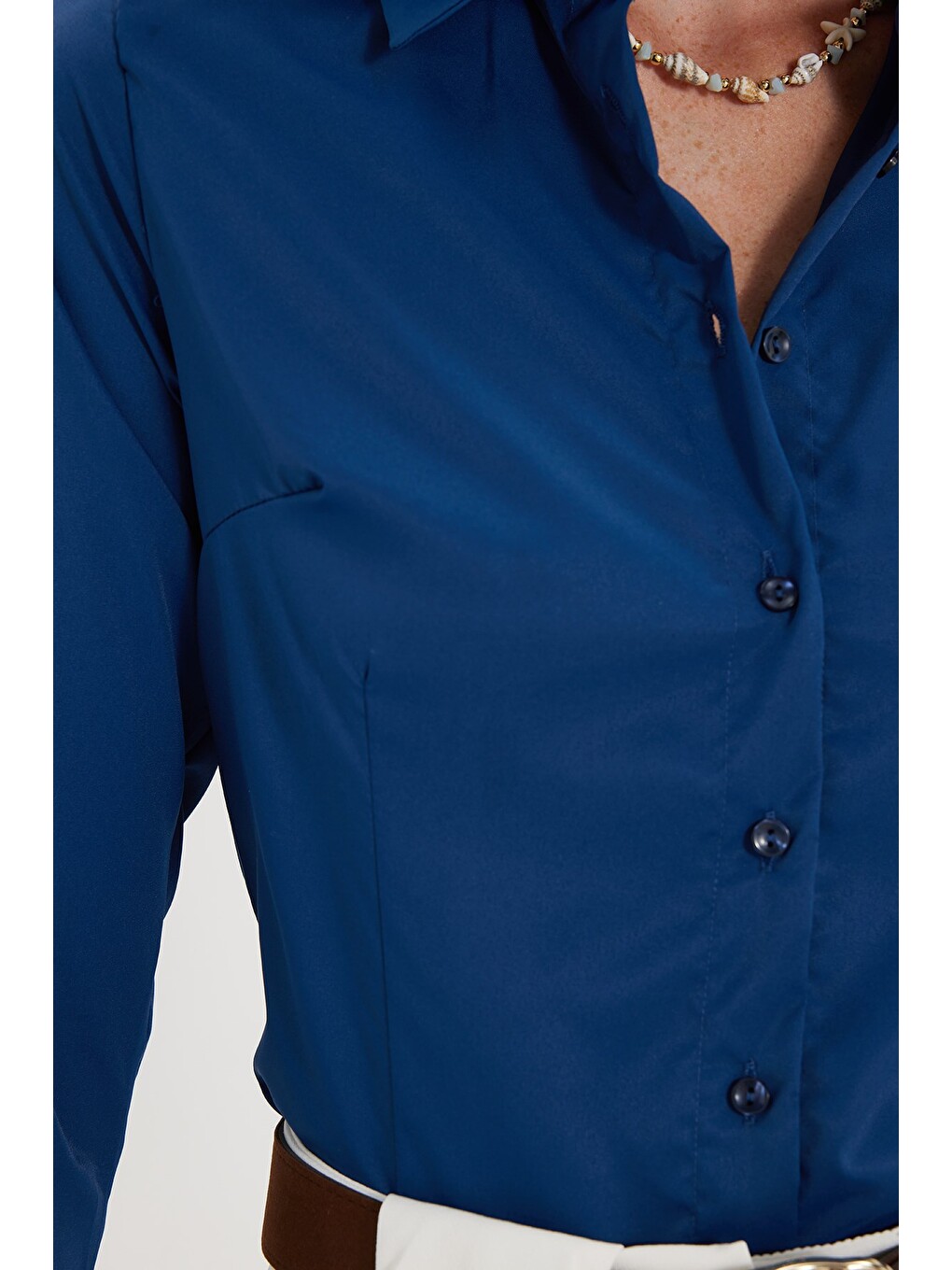 Kadın Slim Fit Dar Kesim Pensli Vücuda Oturan Klasik Yaka Uzun Kollu Elastanlı Lacivert Gömlek-4