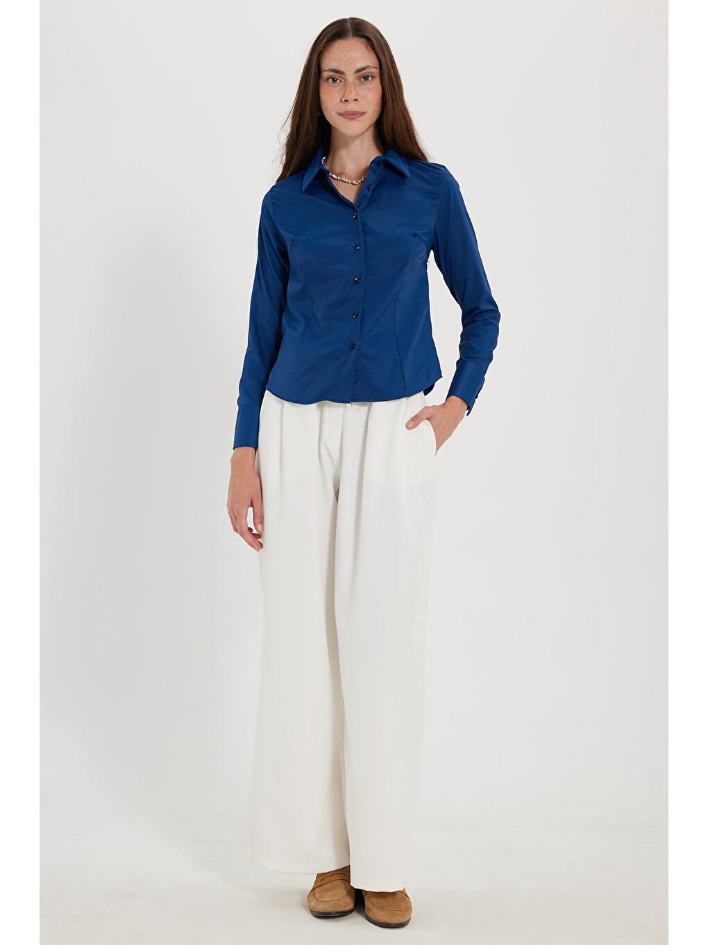 Kadın Slim Fit Dar Kesim Pensli Vücuda Oturan Klasik Yaka Uzun Kollu Elastanlı Lacivert Gömlek-6