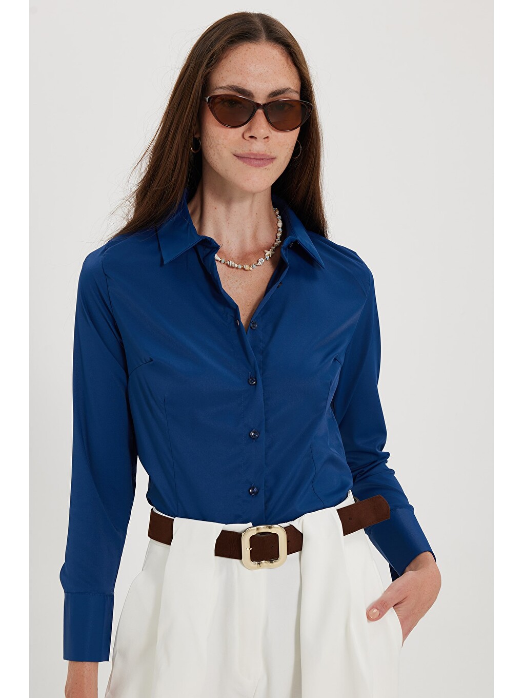 Kadın Slim Fit Dar Kesim Pensli Vücuda Oturan Klasik Yaka Uzun Kollu Elastanlı Lacivert Gömlek-8