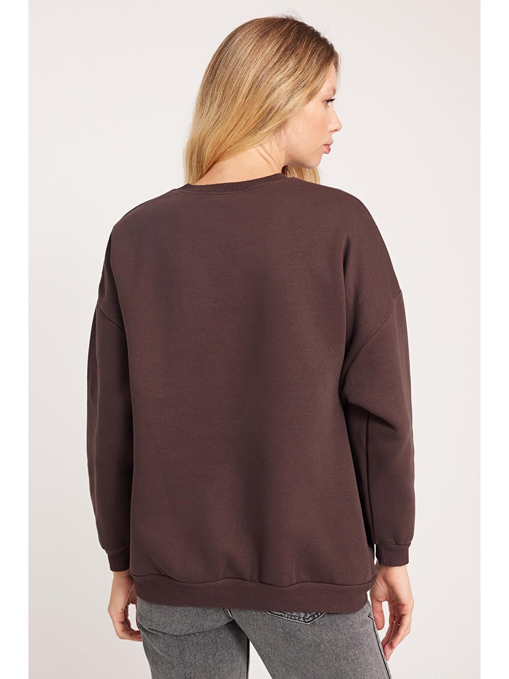 Kadın Oversize Geniş Kesim Pamuklu 3 İplik Bisiklet Yaka Kahverengi Sweatshirt-5