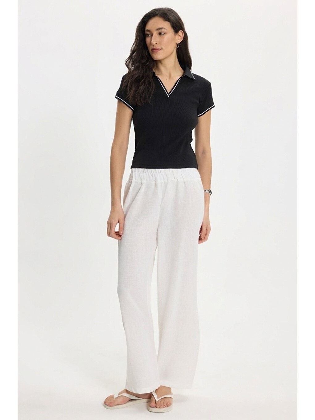 Kadın Slim Fit Dar Kesim Pamuklu Polo Yaka Kısa Kollu Siyah Tişört-1