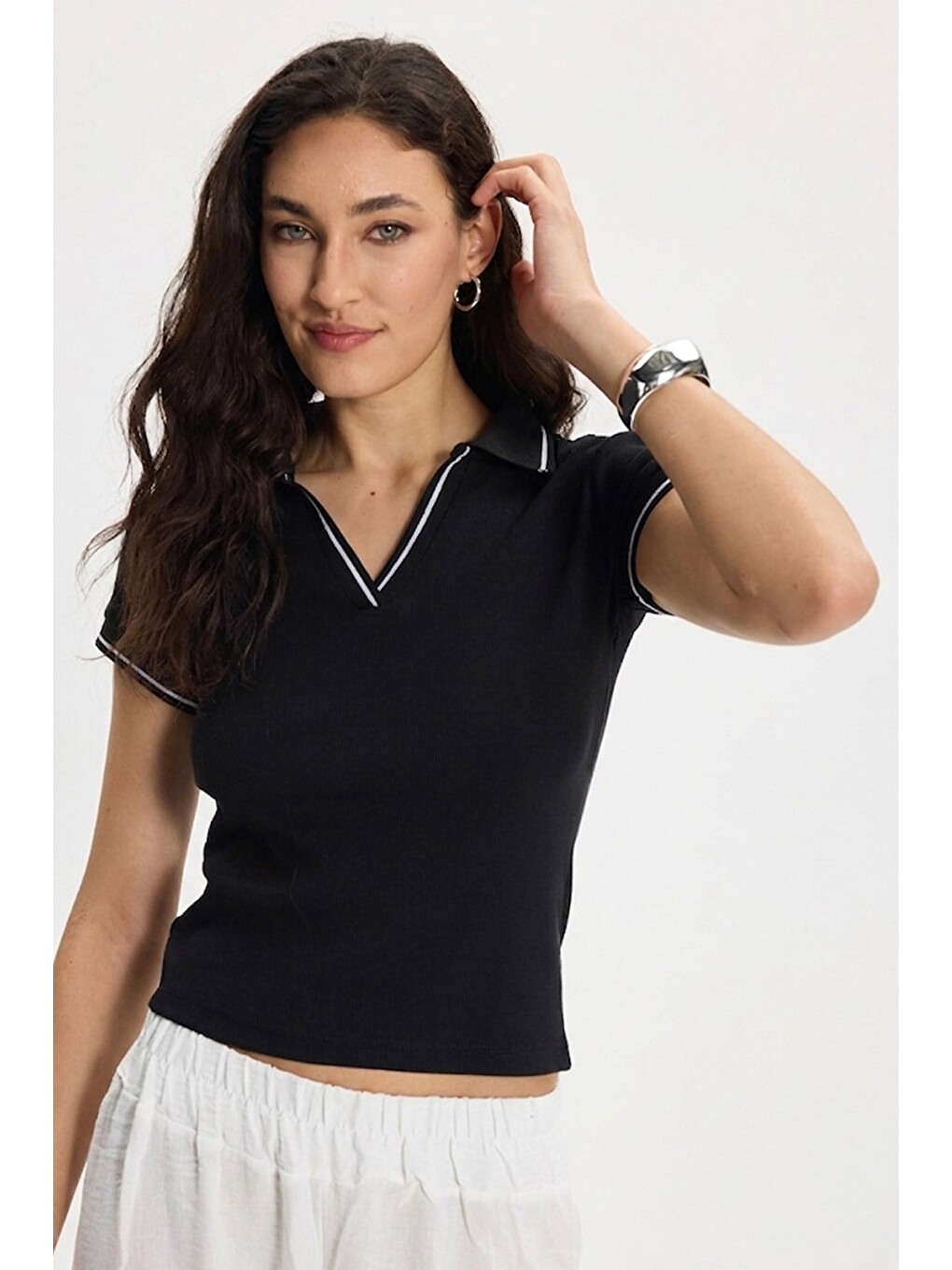 Kadın Slim Fit Dar Kesim Pamuklu Polo Yaka Kısa Kollu Siyah Tişört-3