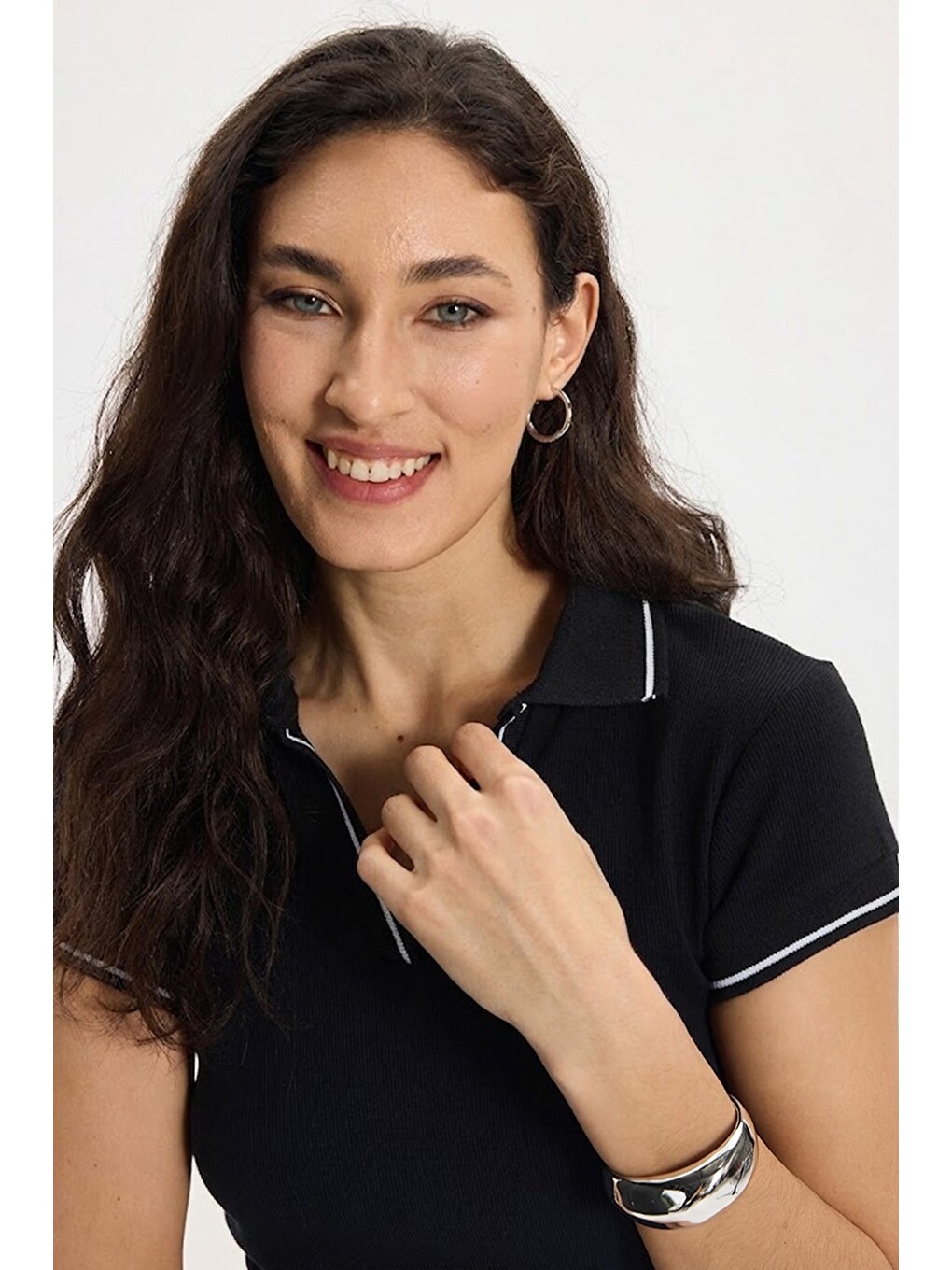 Kadın Slim Fit Dar Kesim Pamuklu Polo Yaka Kısa Kollu Siyah Tişört-5