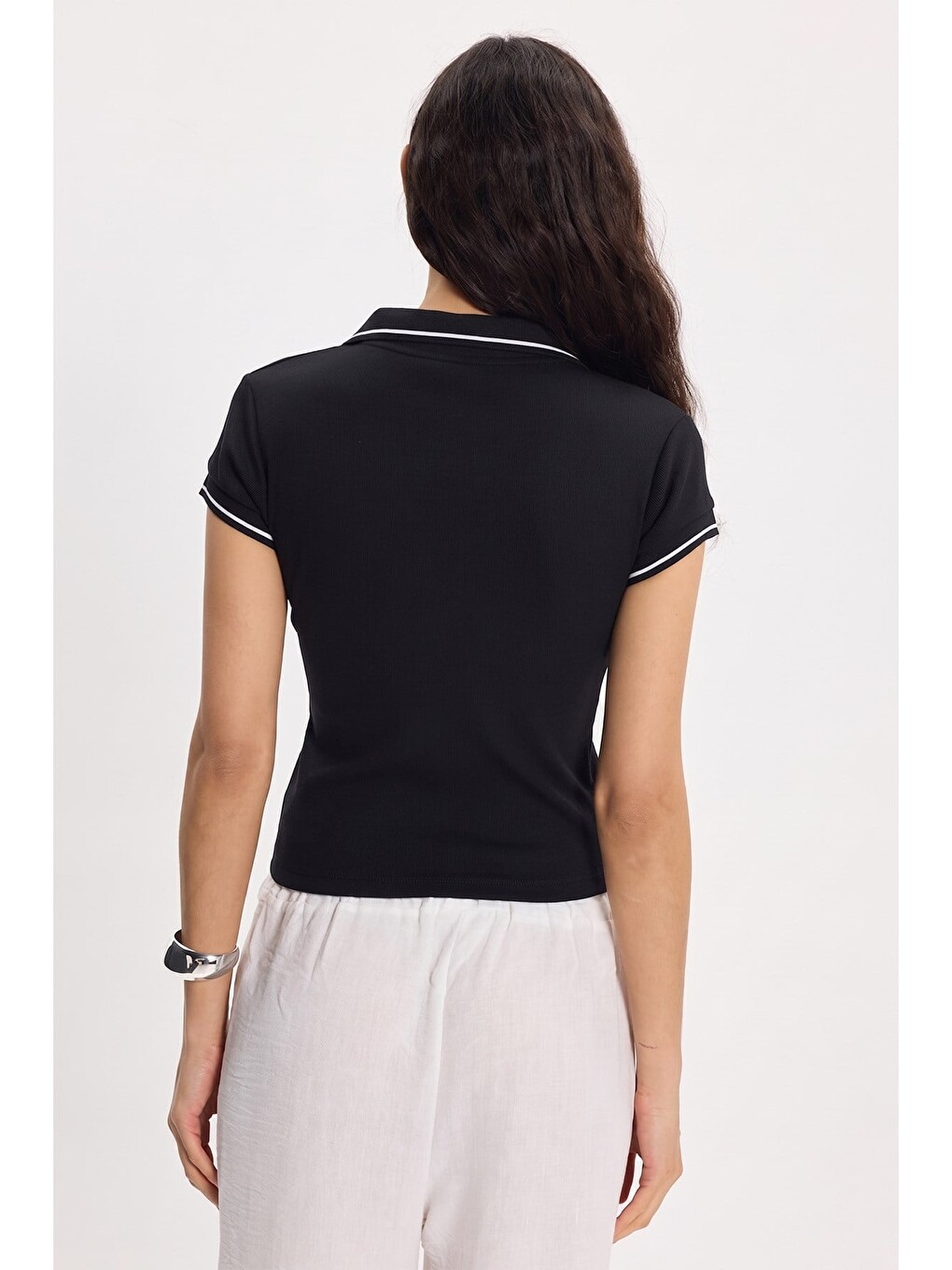 Kadın Slim Fit Dar Kesim Pamuklu Polo Yaka Kısa Kollu Siyah Tişört-7