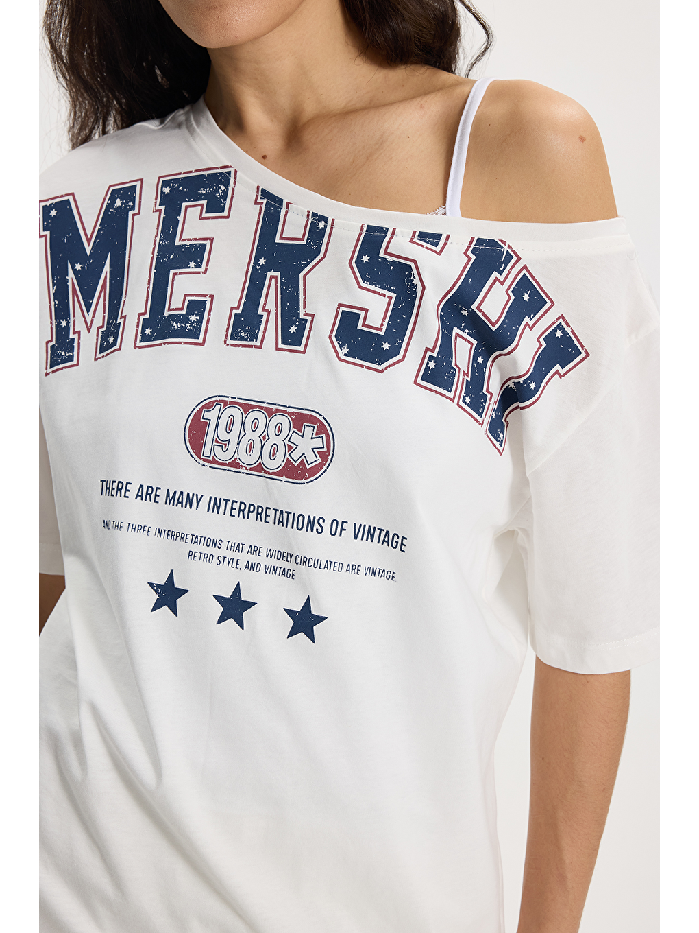 Kadın Oversize Geniş Kesim %100 Pamuk Kayık Yaka Kısa Kollu Baskılı Beyaz Tişört-4