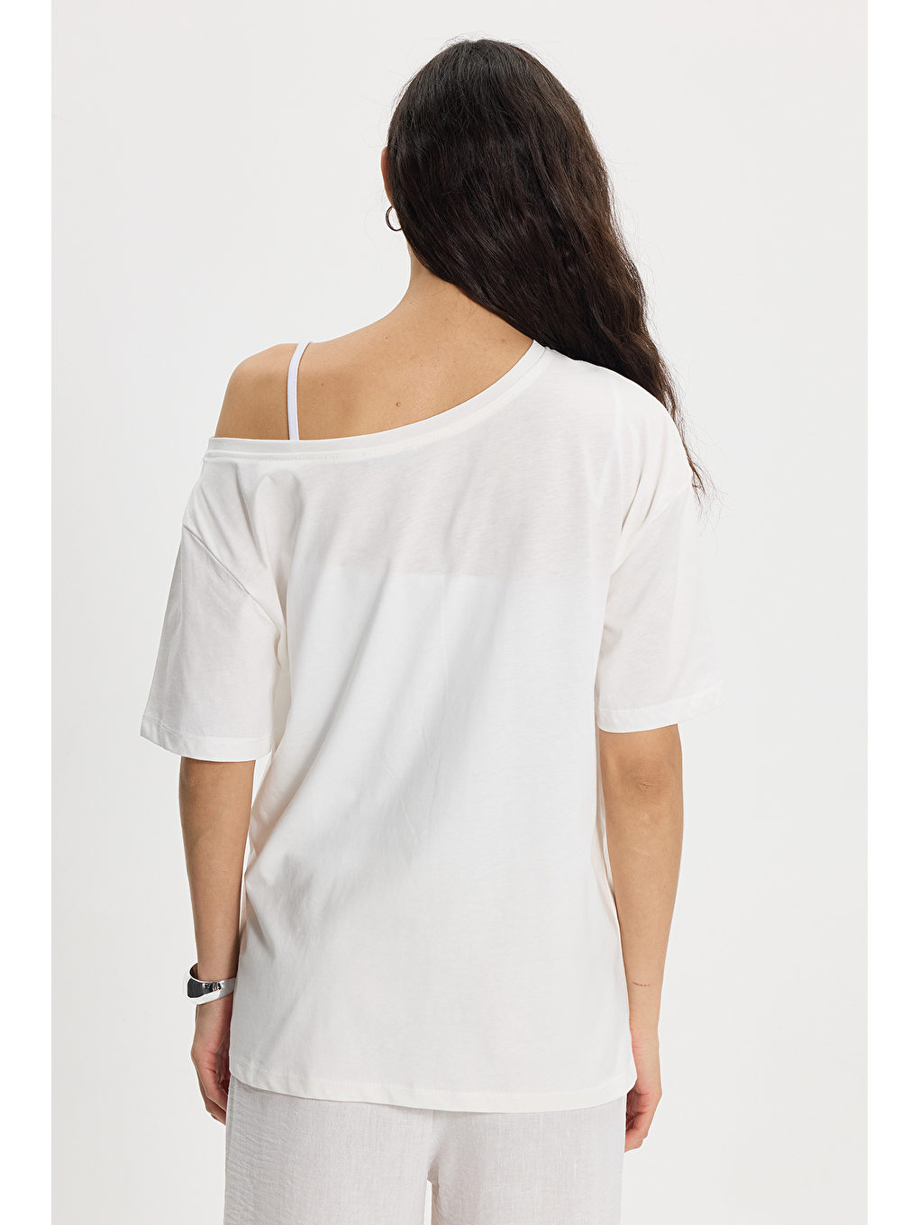 Kadın Oversize Geniş Kesim %100 Pamuk Kayık Yaka Kısa Kollu Baskılı Beyaz Tişört-5