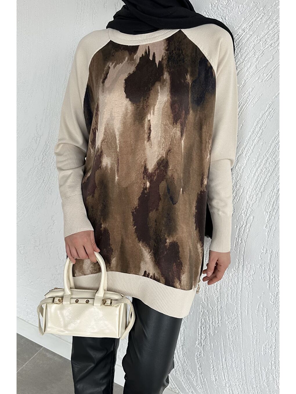 Bej Gülseli Yan Fermuar Detaylı İpek Kübra Kumaş Tesettür Triko Tunik-5