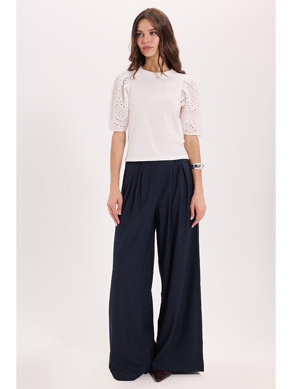 Kadın Slim Fit Dar Kesim %100 Pamuk Kısa Kollu Bisiklet Yaka Beyaz Tişört-1