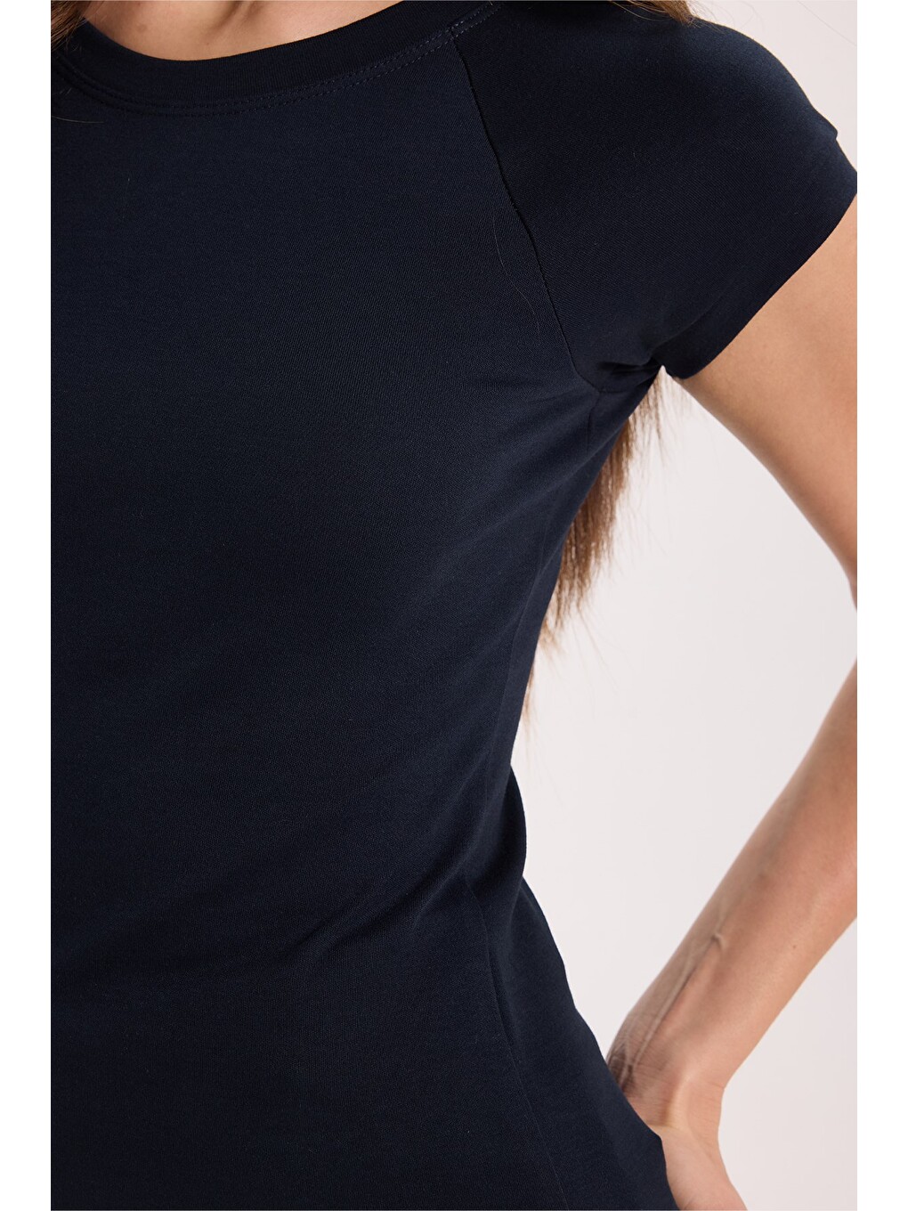 Kadın Slim Fit Dar Kesim Bisiklet Yaka Reglan Kol %100 Pamuk Lacivert Tişört Bluz-7