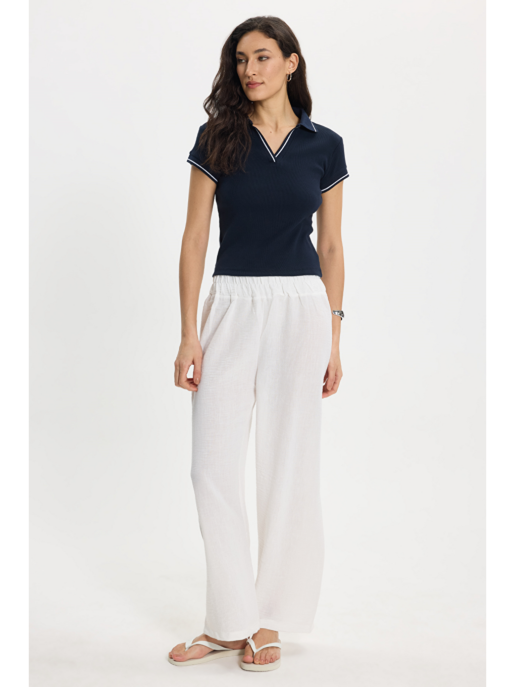 Kadın Slim Fit Dar Kesim Pamuklu Polo Yaka Kısa Kollu Lacivert Tişört-1
