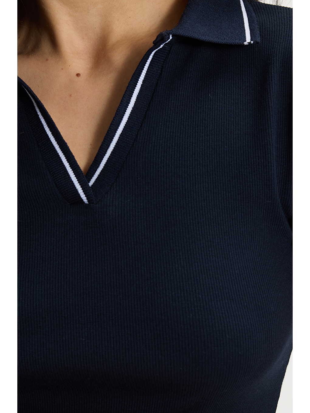 Kadın Slim Fit Dar Kesim Pamuklu Polo Yaka Kısa Kollu Lacivert Tişört-3