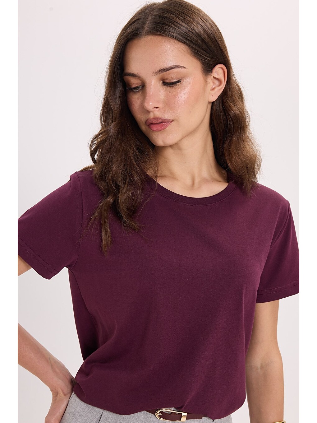 Kadın Relax Fit Rahat Kesim Kısa Kollu Bisiklet Yaka Bordo Tişört-2