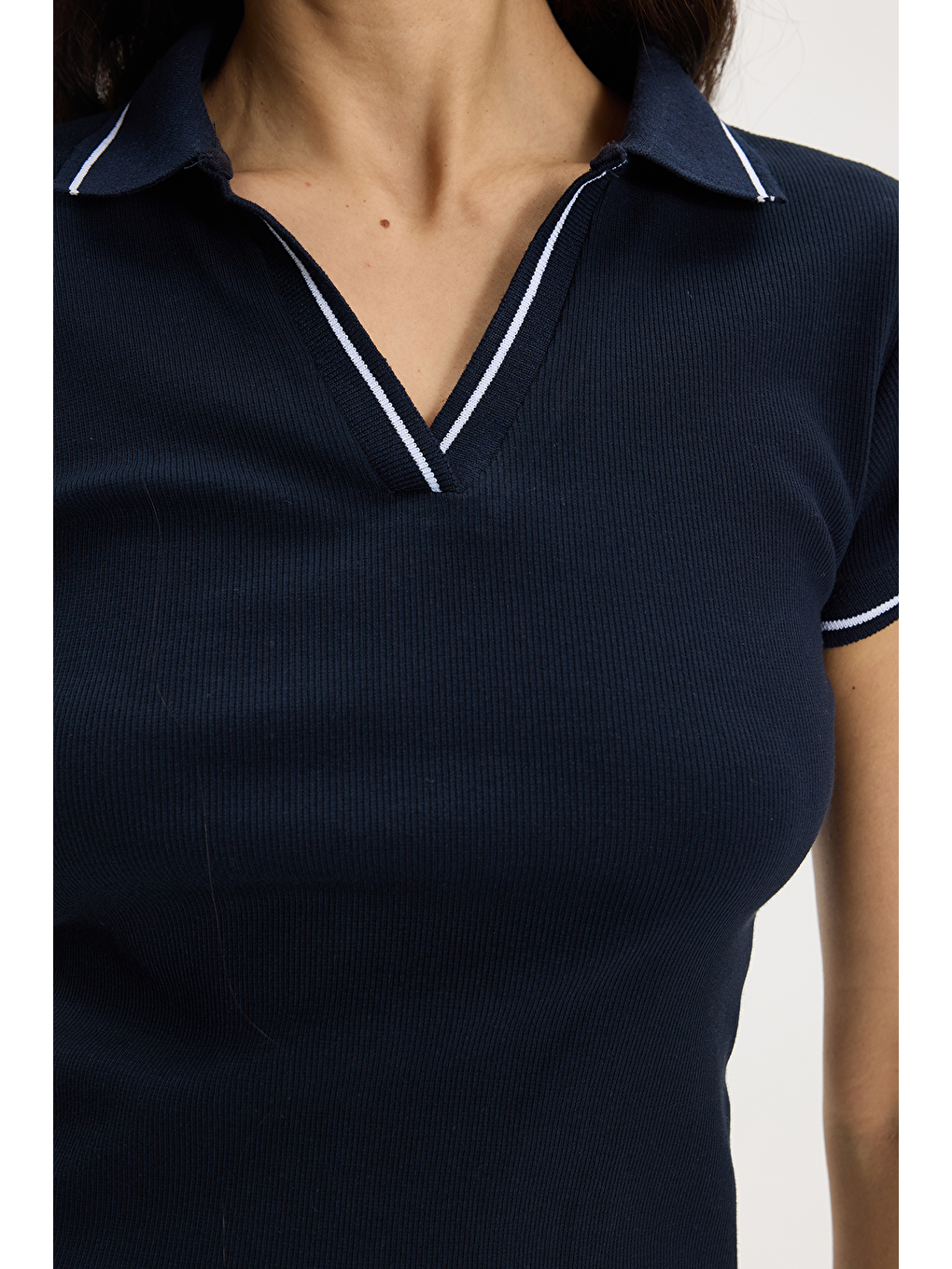 Kadın Slim Fit Dar Kesim Pamuklu Polo Yaka Kısa Kollu Lacivert Tişört-5