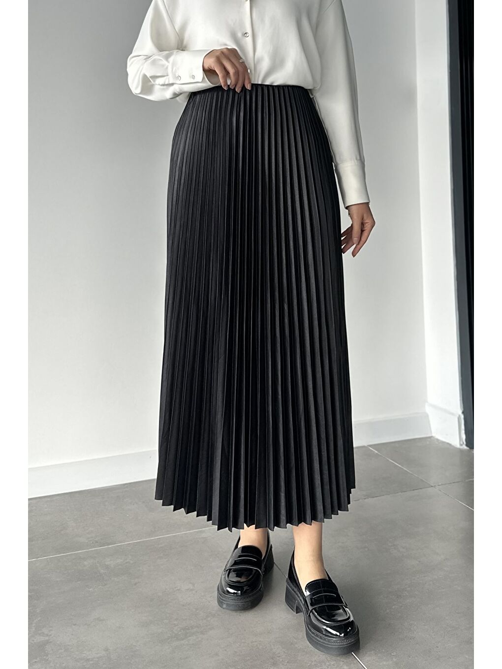 Siyah Bel Lastikli Pileli Tesettür Etek