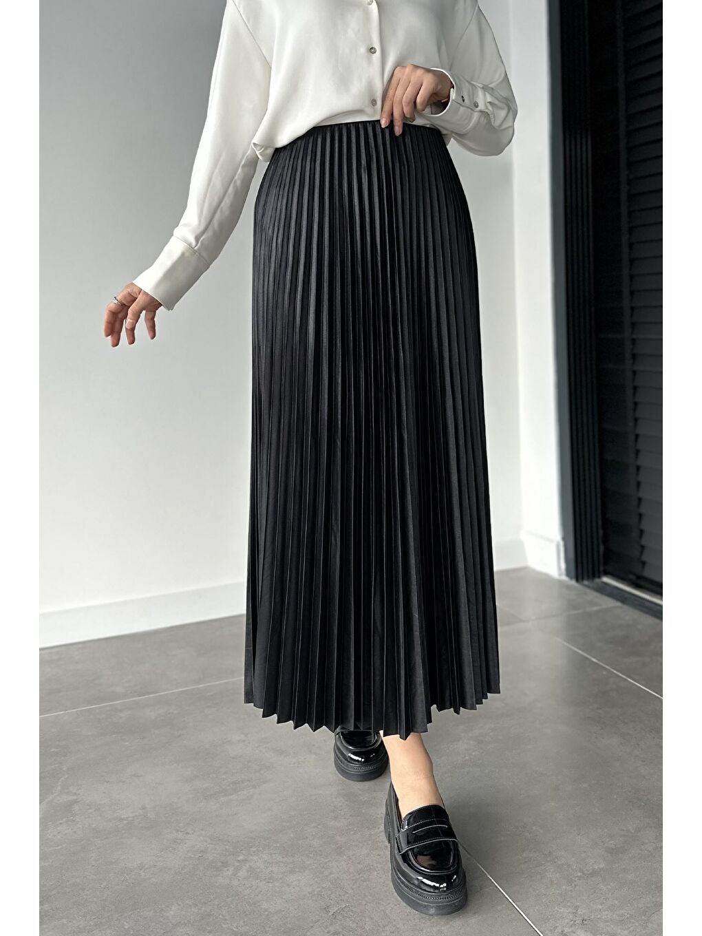 Siyah Bel Lastikli Pileli Tesettür Etek-2