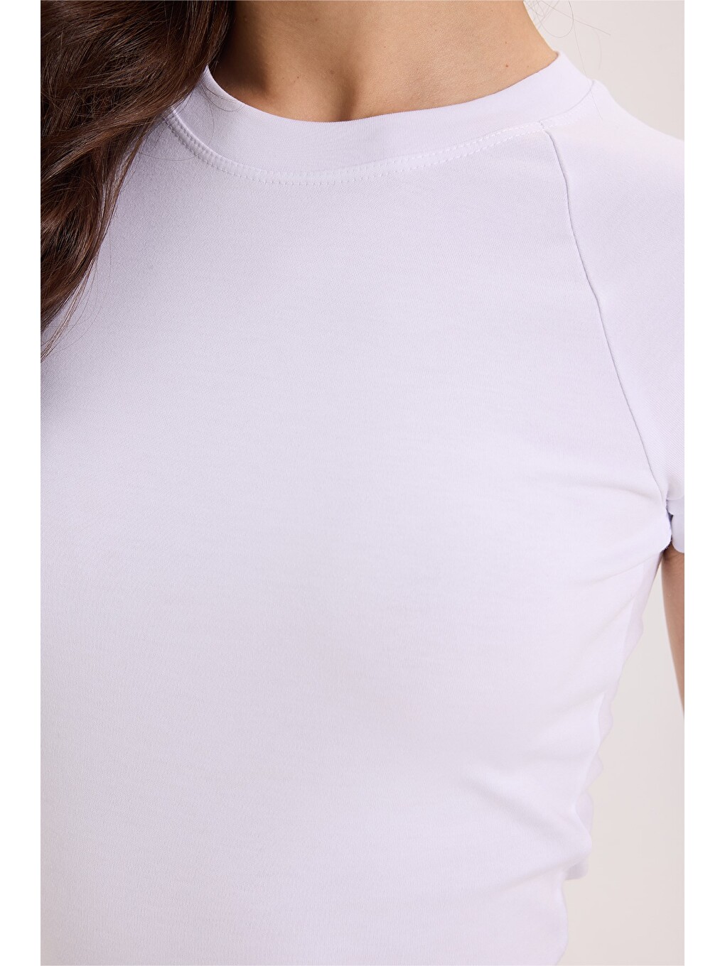 Kadın Slim Fit Dar Kesim Bisiklet Yaka Reglan Kol %100 Pamuk Beyaz Tişört Bluz-2