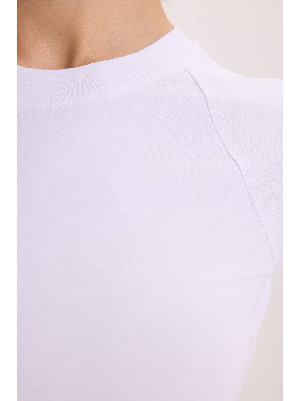 Kadın Slim Fit Dar Kesim Bisiklet Yaka Reglan Kol %100 Pamuk Beyaz Tişört Bluz-5