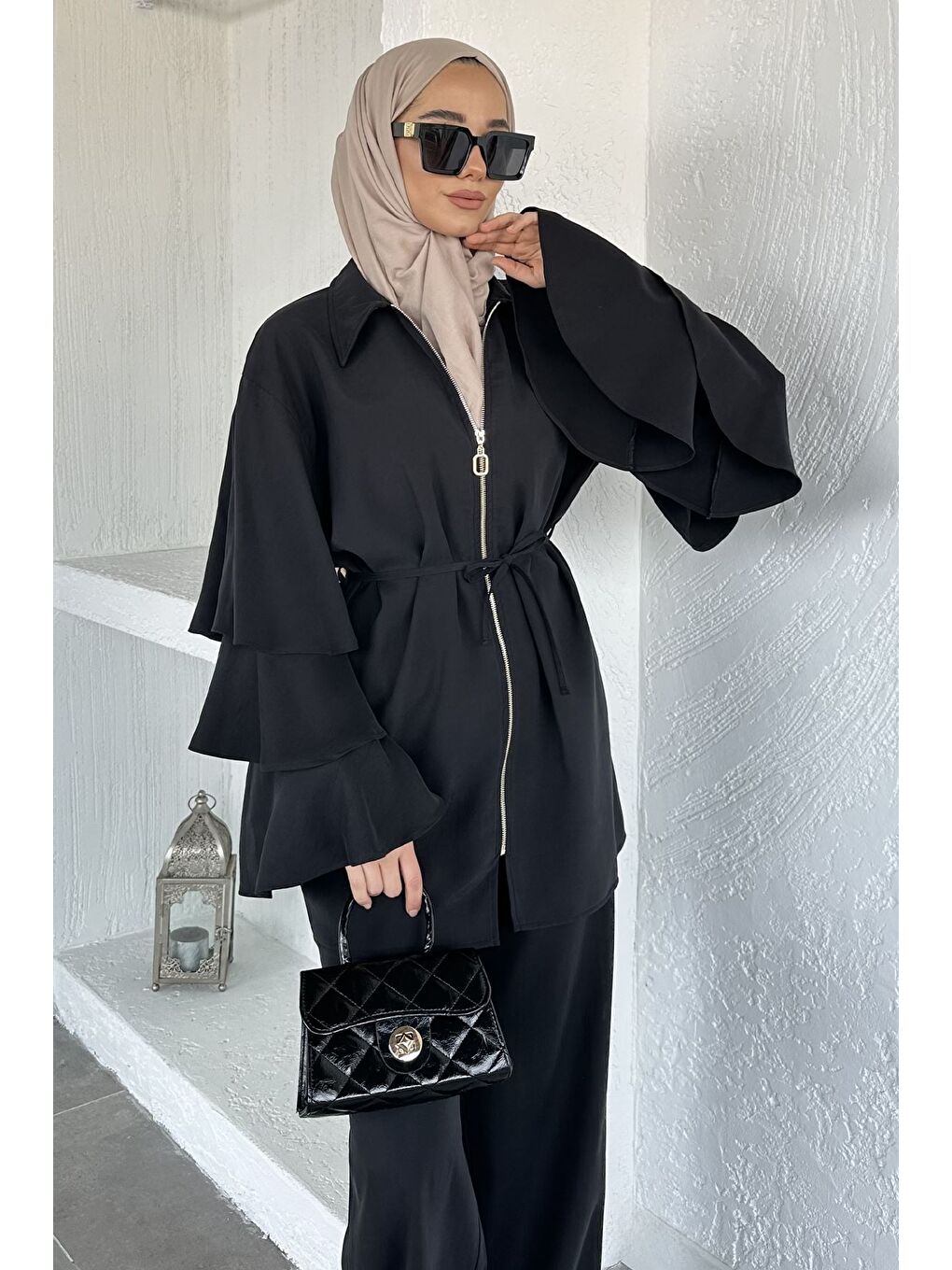 Siyah Gülseli Kol Fırfırlı Tunik Bel Lastikli Pantolon Tesettür İkili Takım-5