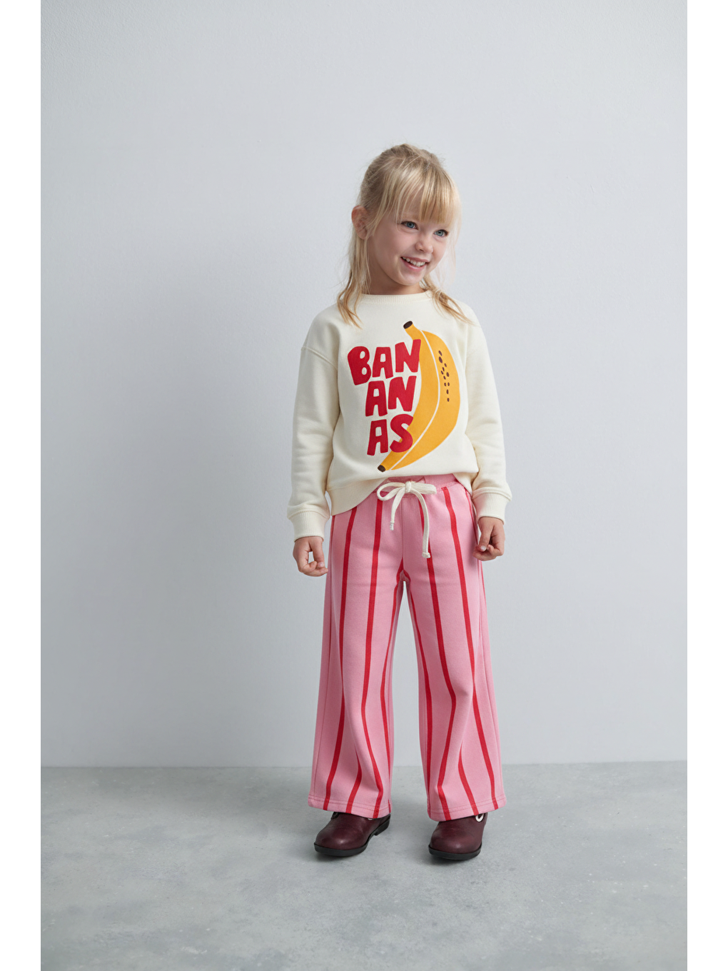 Karışık Kız Çocuk Pamuklu Ekru Muz Baskılı Sweatshirt Ve Pembe Çizgili Pantolon Takım