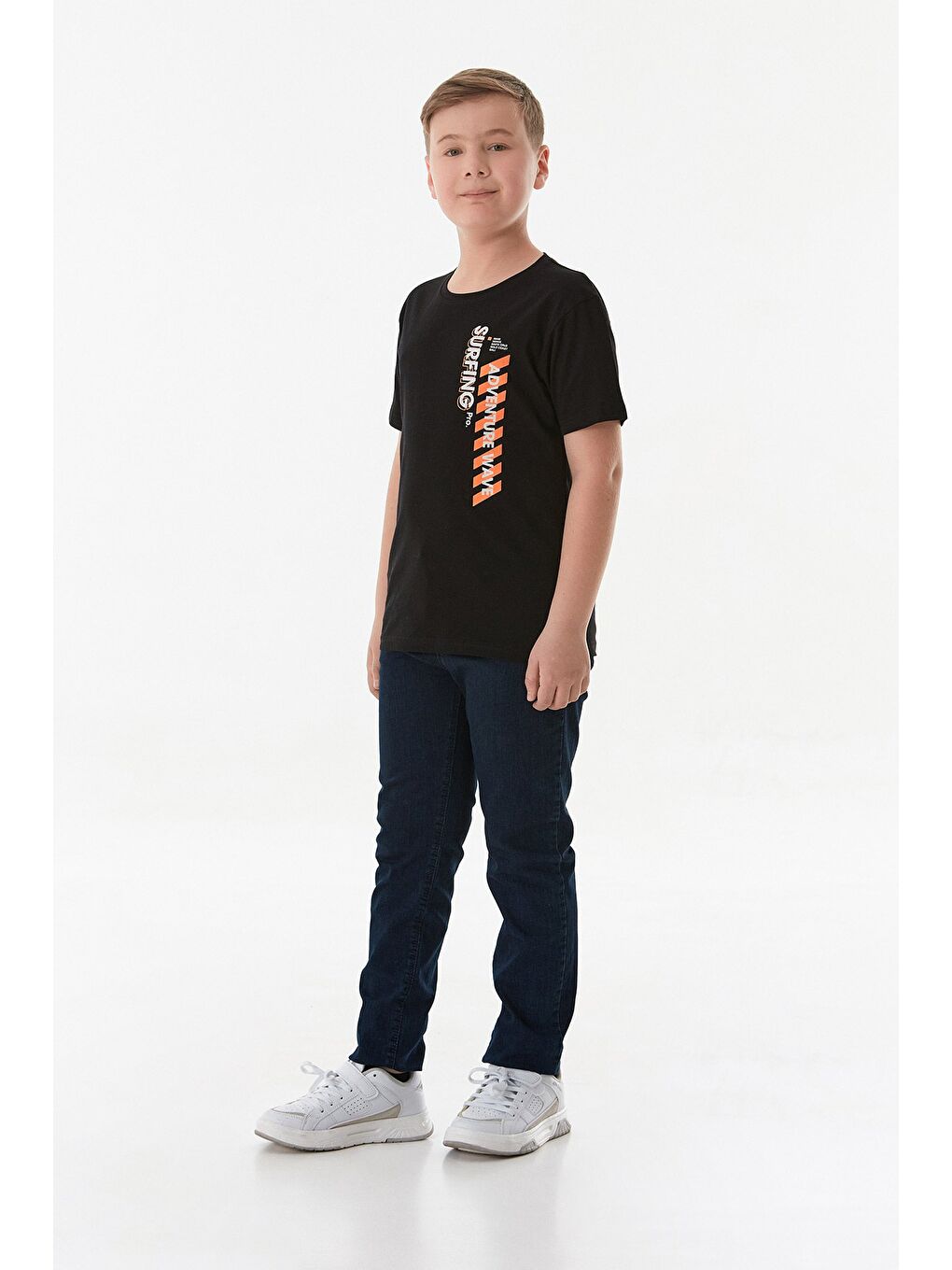 Siyah %100 Pamuk Adventure Yazı Baskılı Erkek Çocuk Tişört-1