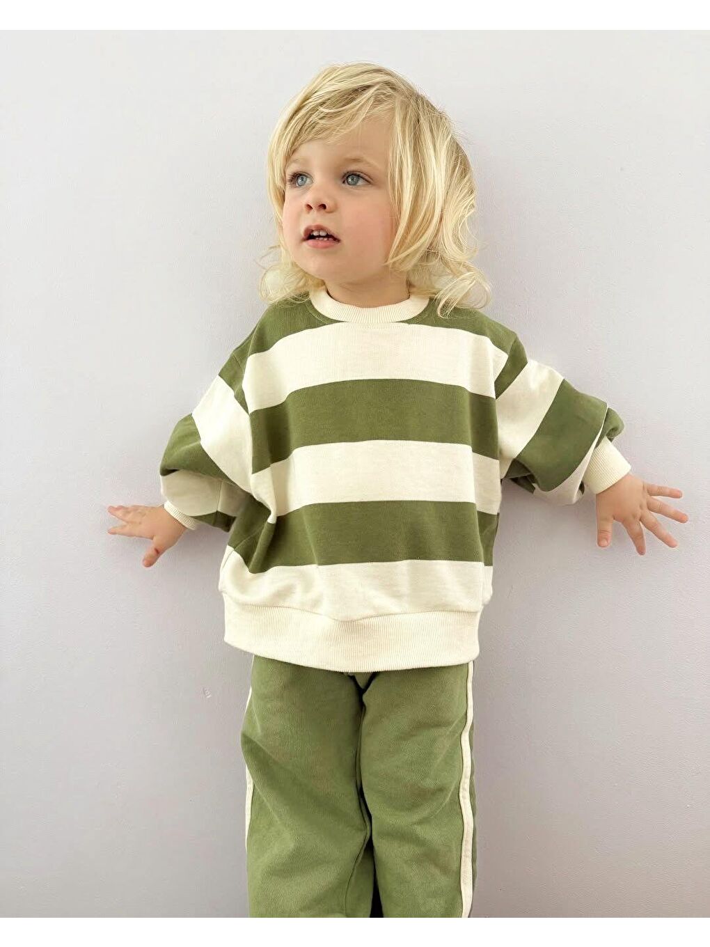 Unisex Çocuk Pamuklu Yeşil Çizgili Sweatshirt Ve Şeritli Eşofman Takım - Rahat Kesim-2