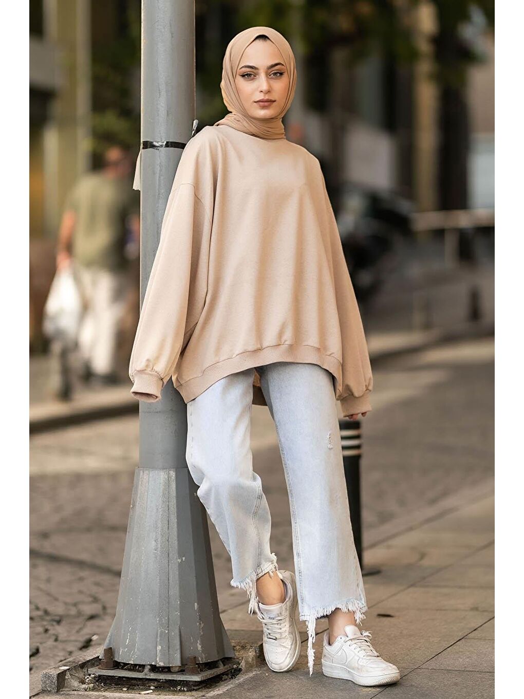 Kahverengi Balon Kol Yaka Ve Etek Ucu Manşetli Bol Sweat Sütlü Kahve
