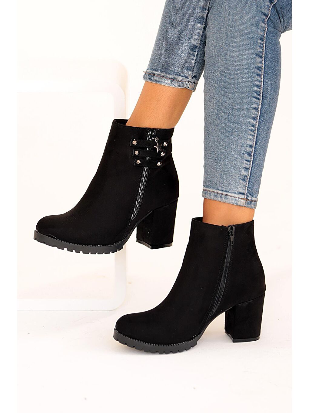 Siyah Rahat Taban Kalın Topuklu Yıldız Fermuarlı Kadın Bot 025-5015-22Süet-1