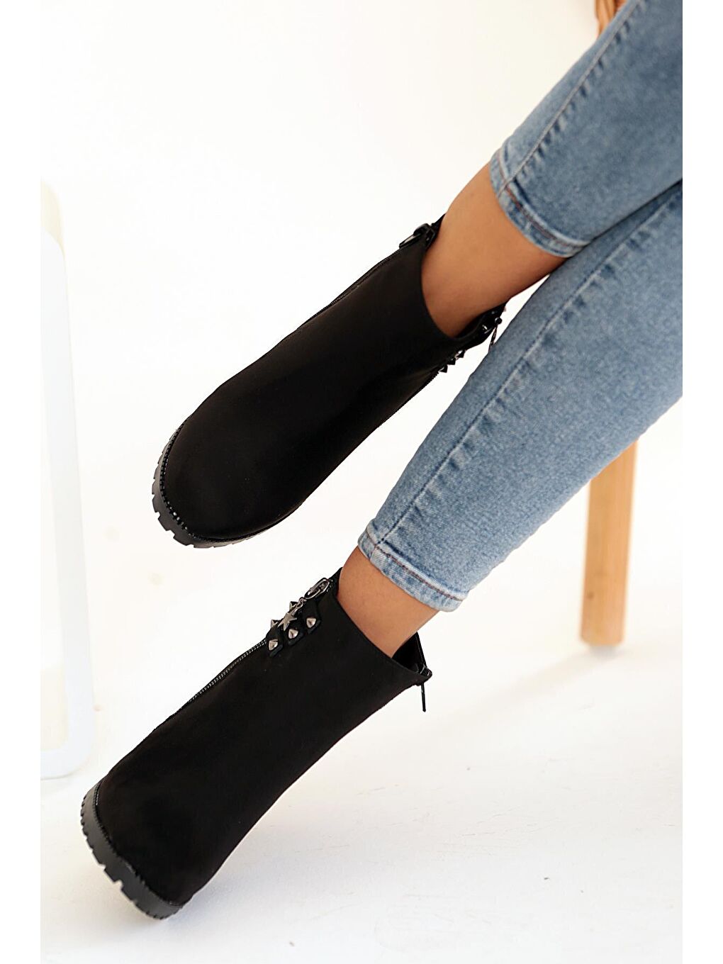 Siyah Rahat Taban Kalın Topuklu Yıldız Fermuarlı Kadın Bot 025-5015-22Süet-2